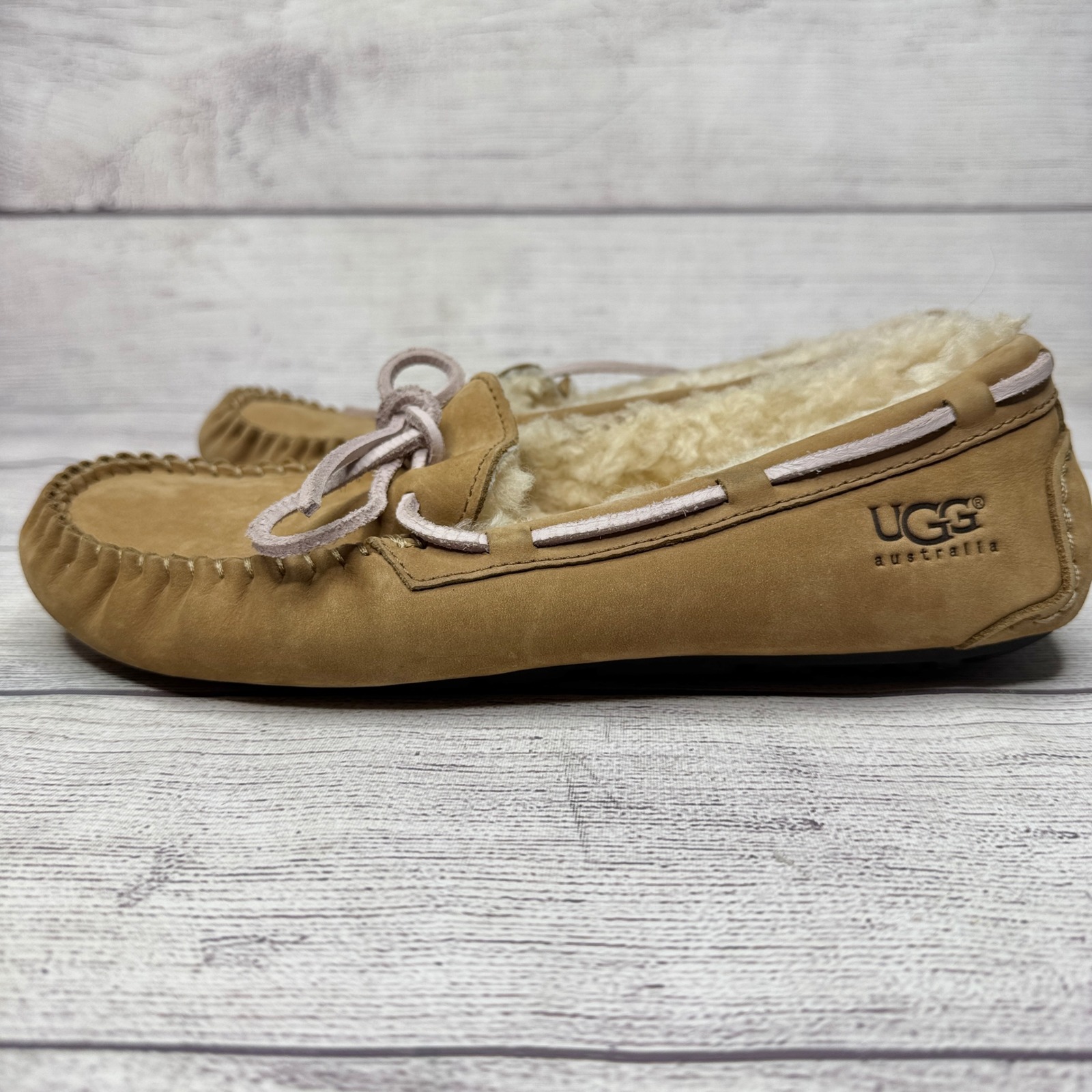 Ugg Australia Women's Sheepskin Lined Moccasin Slippers Tan Size 38 Eu 7 Us